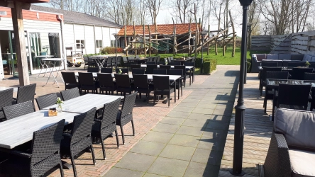 De Hoeve; Terras 3