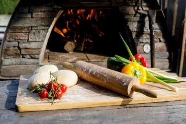 Groepsaccommodatie; Catering; Pizzaoven met deeg e