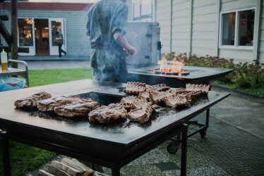 Groepsaccommodatie; Catering; Houtbarbecue